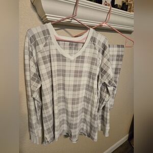 Cuddl Duds Soft Fleece Plaid V-Neck Long Sleeve Top & Pants - Gray and White, XL